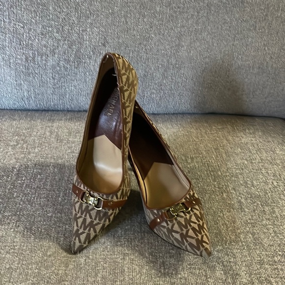 Michael Kors Brown Pump size 7.5 M - Picture 1 of 1